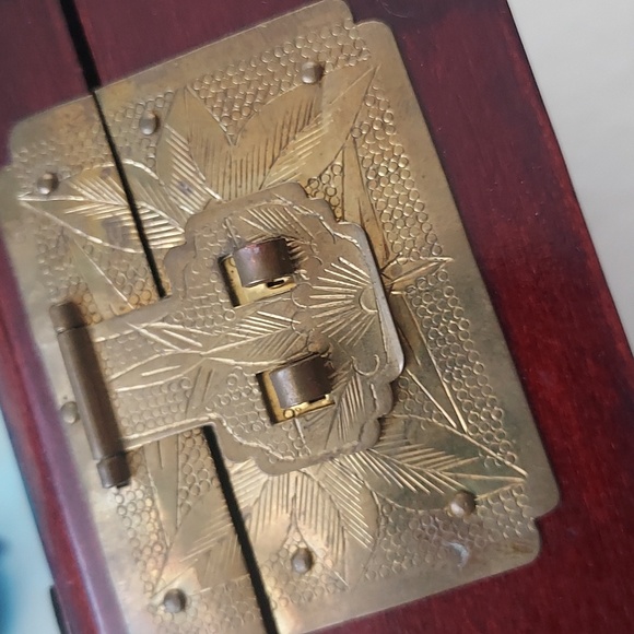 Vintage Rosewood wood carved jewelry box Brass detail & Satin lining - Picture 3 of 16